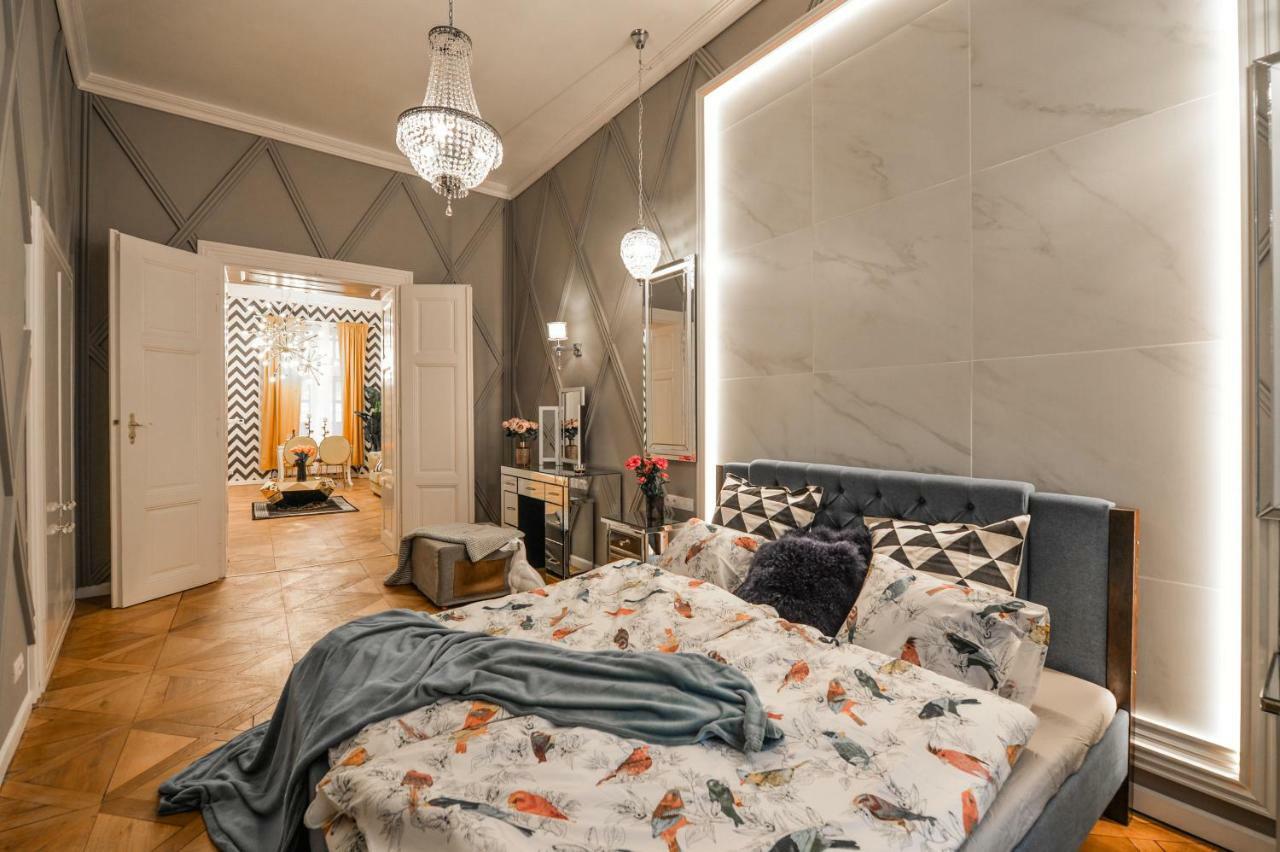 Dali Wenceslas Square Apartment Прага Екстериор снимка