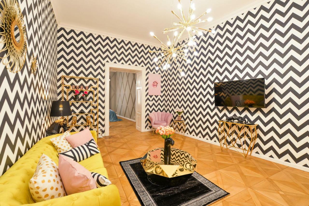 Dali Wenceslas Square Apartment Прага Екстериор снимка