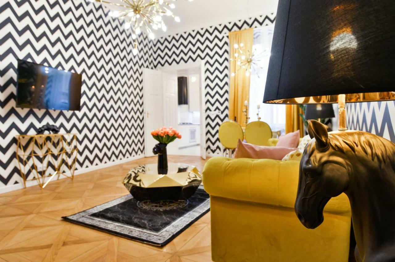 Dali Wenceslas Square Apartment Прага Екстериор снимка